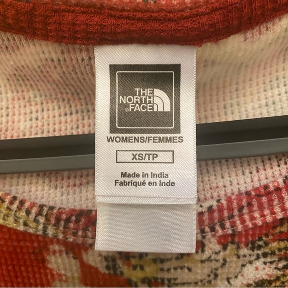THE NORTH FACE Red Floral Thermal Long Sleeve Top Size XS - Picture 5 of 7